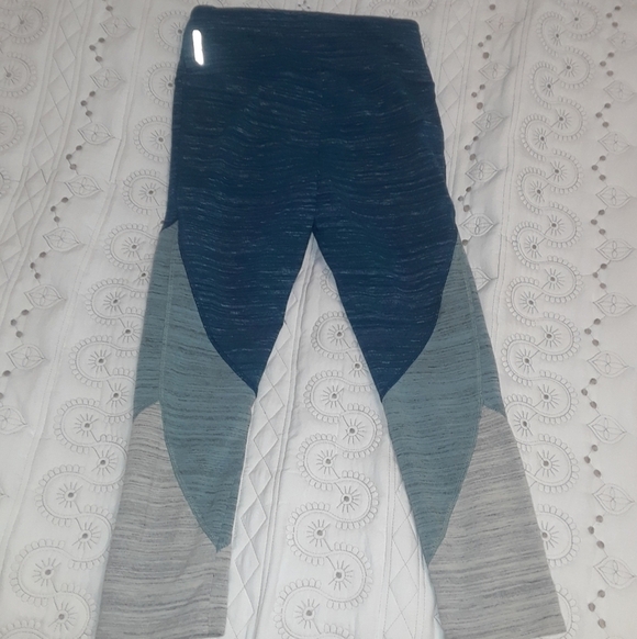 Rbx Color Block 3/4 Length Leggings Size Small - Picture 3 of 3